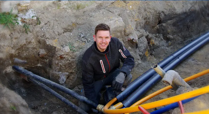 92e3200dd2640140c5b89232ee4e72fe-1